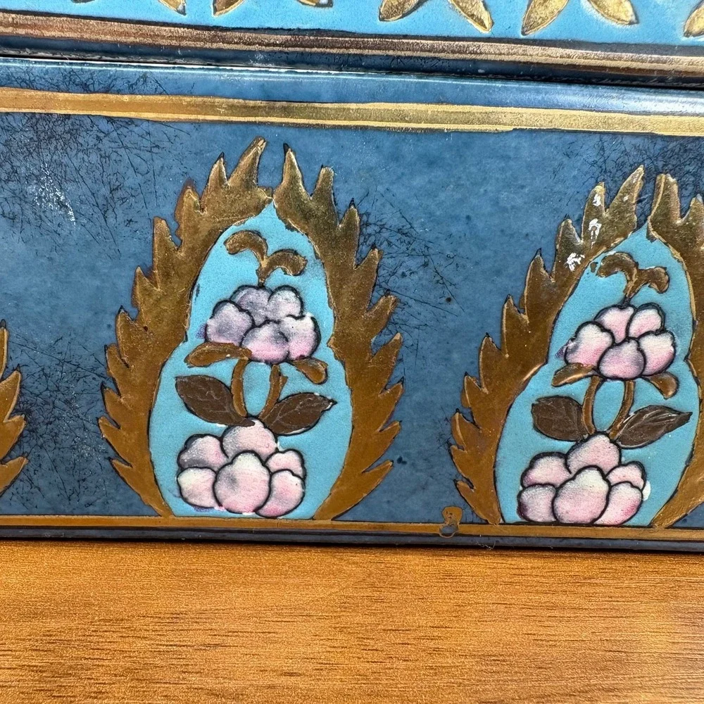 Antique Chinese Porcelain Enamel Cloisonné Trinket Box 9